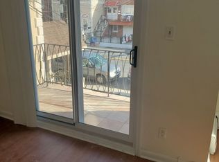 120 28th Ave APT 2, Brooklyn, NY