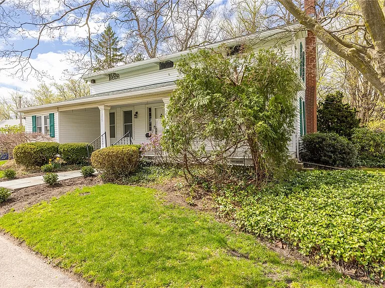 1253 Fairport Rd — Photo 7