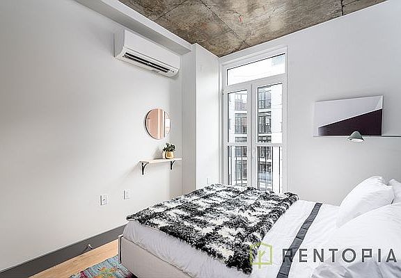 4th image of 340 Evergreen Ave #308