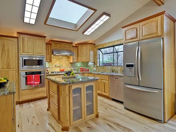 3rd image of 3847 Hancock Dr