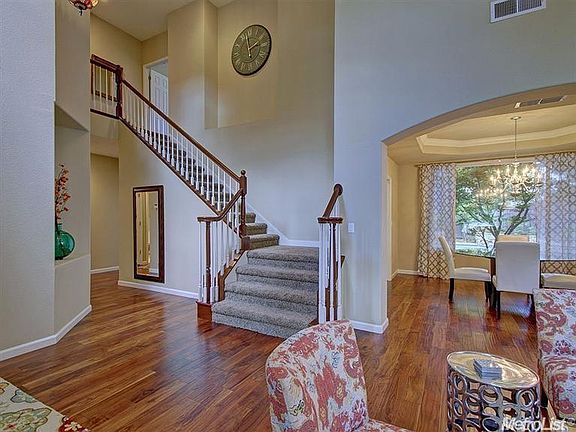 3rd image of 4035 Meadow Wood Dr