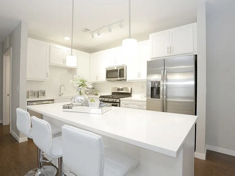 Kitchen - 1 Bedroom + Den (Unit B)