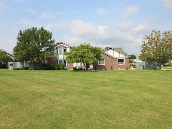 15596 Huntcliff Dr, Macomb, MI 48044