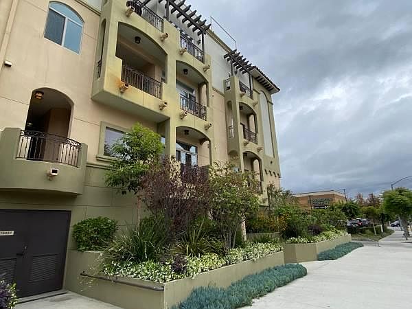 1st image of 4824 Tujunga Ave #310
