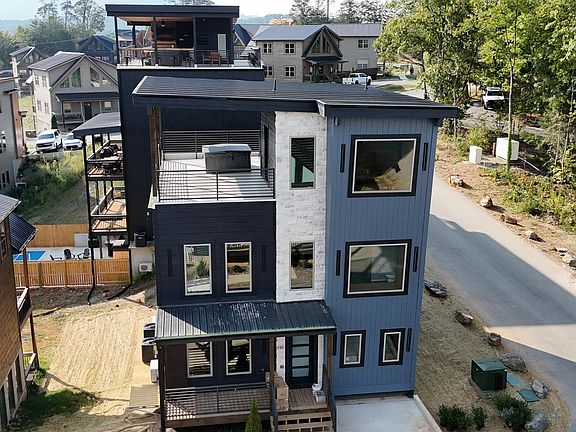 2nd image of 502 Warbonnet Way