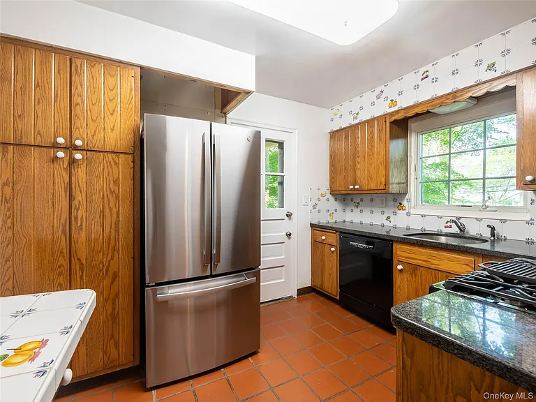 35 Bogart Ave — Photo 10