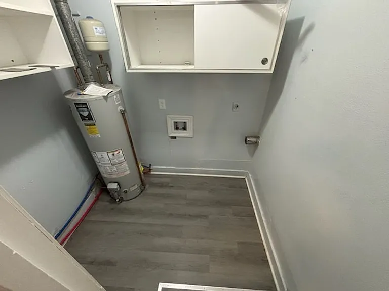 4430 Wellington Dr — Photo 2