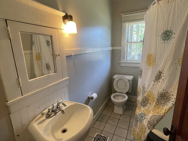 832 N Larch St #3 — Photo 7