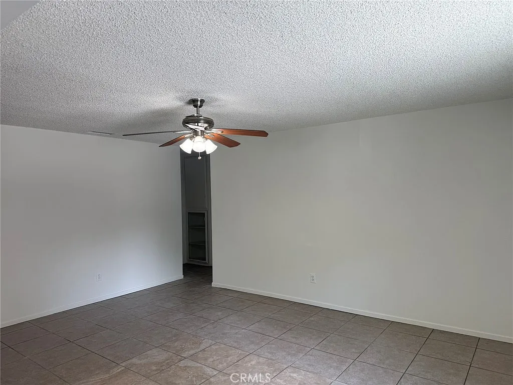 4 bed, 1400 sqft, $3,075 — Photo 2
