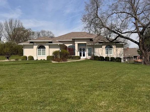 3204 Harbor View Dr, Saint Joseph, MO 64506