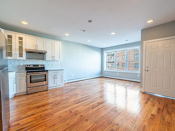 3rd image of 2242 Cedar Ave #1