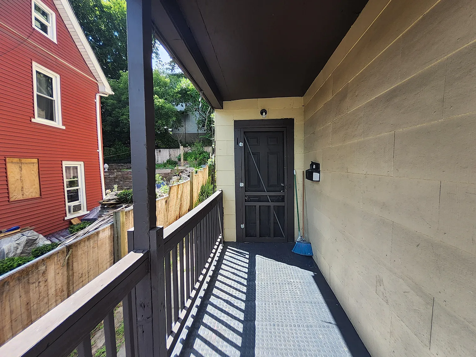 4 bed, 1100 sqft, $2,350 — Photo 3