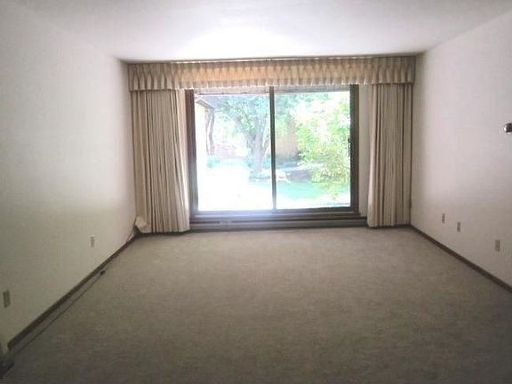 4th image of 3916 N Oakland Ave Unit 128