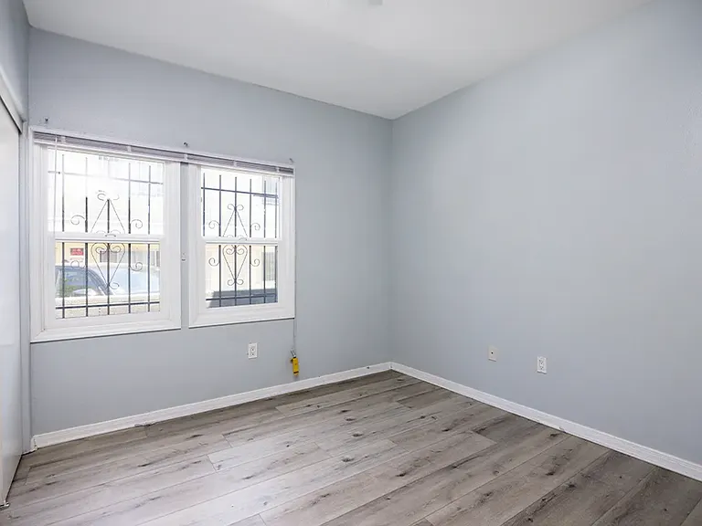 1220 W 27th St — Photo 29