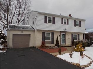 921 Lawrence Dr, Emmaus, PA