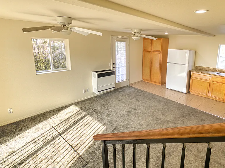 257 N Lomita Ave #B — Photo 9