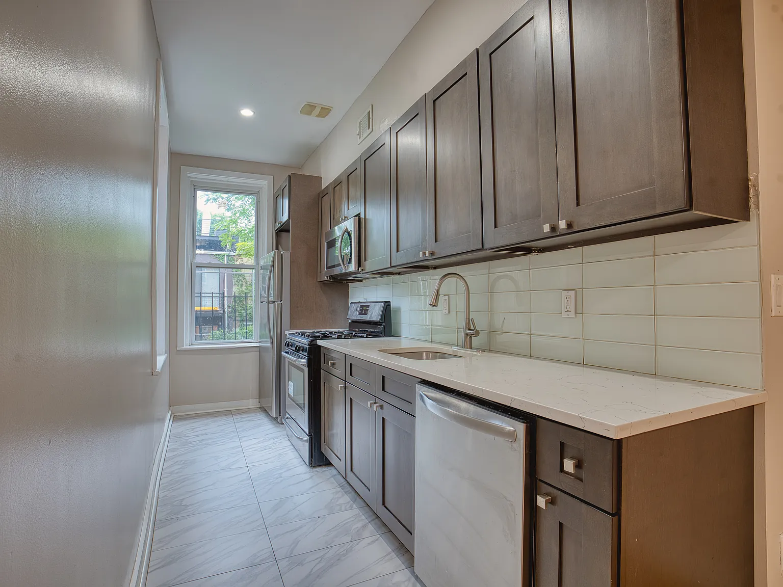 1104 Jefferson Avenue — Photo 4