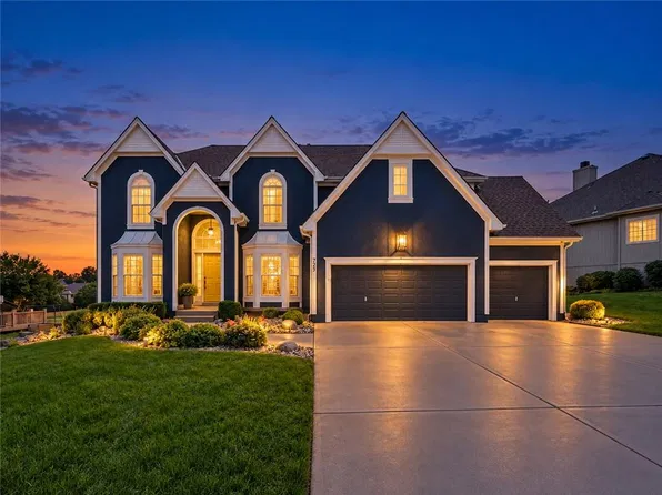 725 SW Winterwalk Ln, Lees Summit, MO 64081