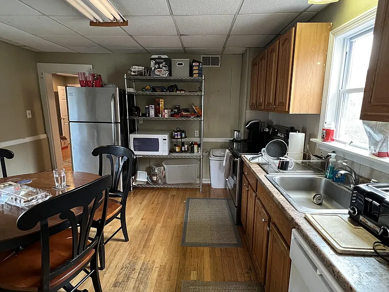 Somerville Ave — Photo 31