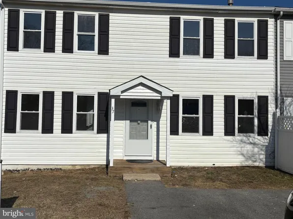 37 Heron Ct, Newark, DE 19702