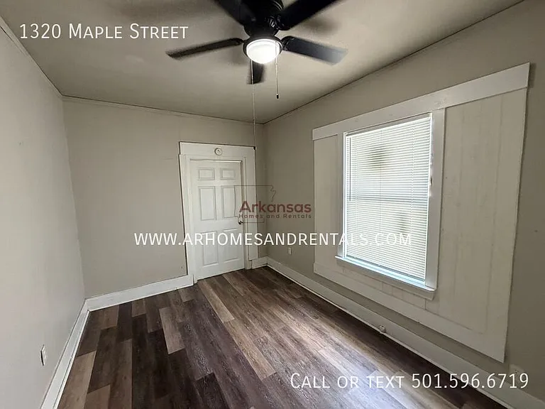 1320 Maple St — Photo 2