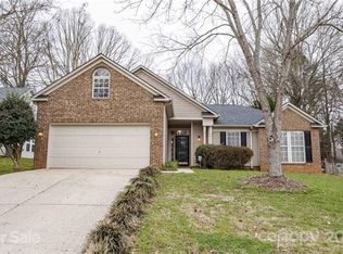 9121 Lake Spring Ave, Charlotte, NC 28216