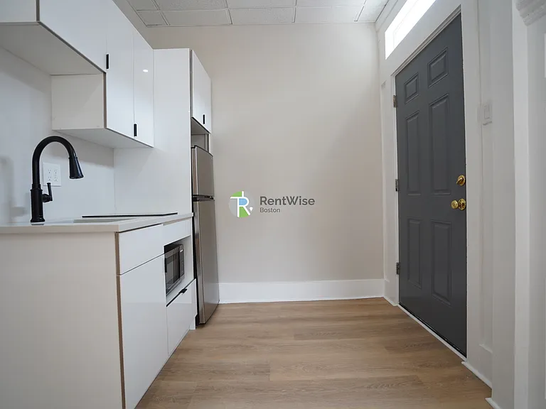 142 Dorchester St #6 — Photo 4