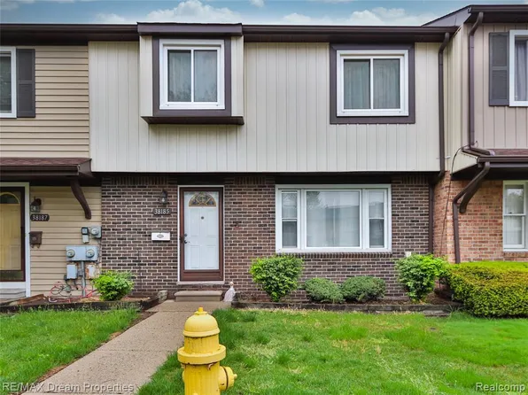 38185 Carolon Blvd #17, Westland, MI 48185