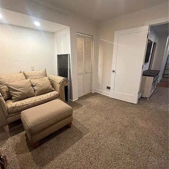 554 E Main Rd — Photo 11