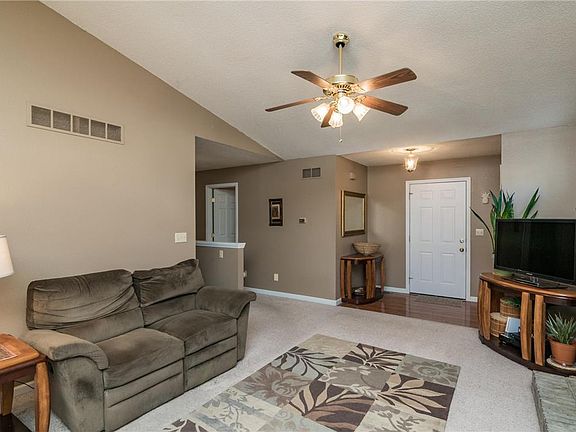 5th image of 304 E Lake Dr