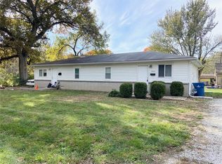 2004/2006 S Hawthorne Ave, Independence, MO 64052