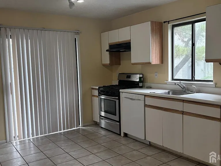 178 Linda Ln — Photo 4