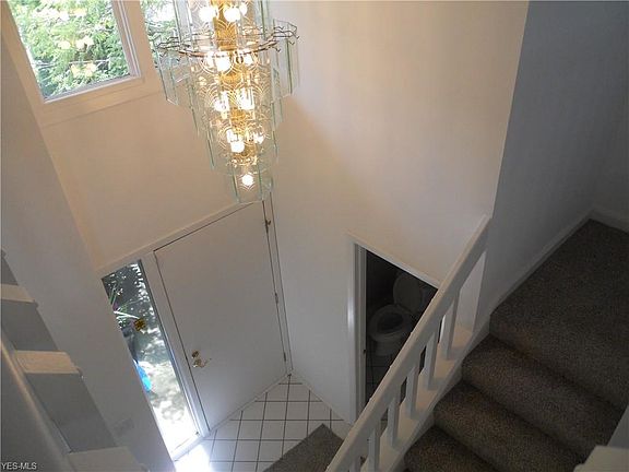 4th image of 10 Saratoga Ct