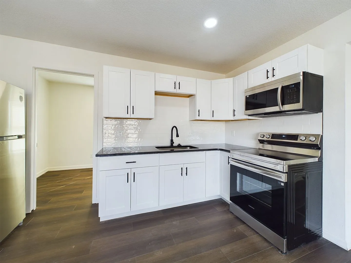 8600 Countryshire Ln — Photo 2