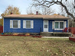 33 Carver Blvd, Bellport, NY 11713