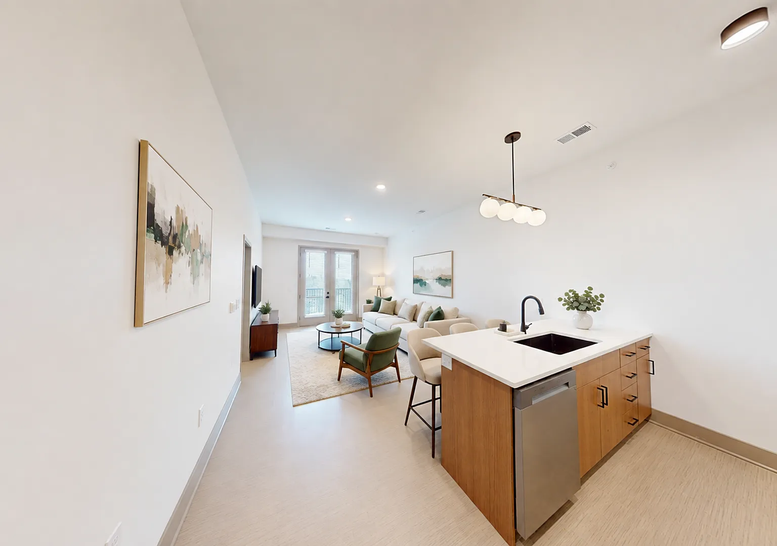 120 On Oak Luxury Apartments — Photo 4