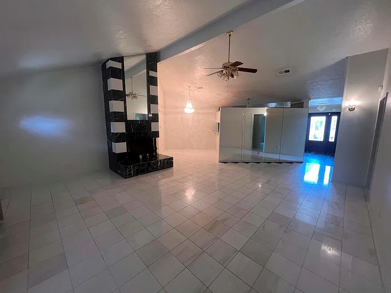 4710 Owens Creek Ln — Photo 3