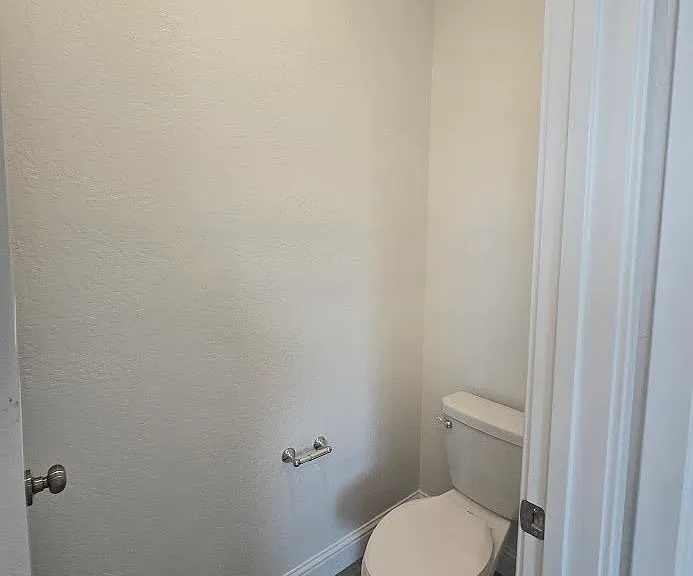 2320 S Claremont Ave — Photo 43