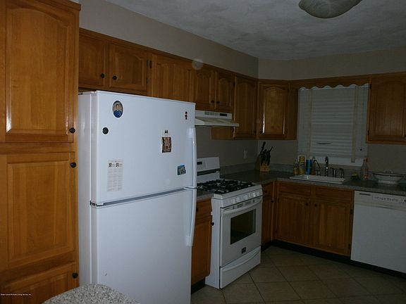 3rd image of 189 Kirshon Ave