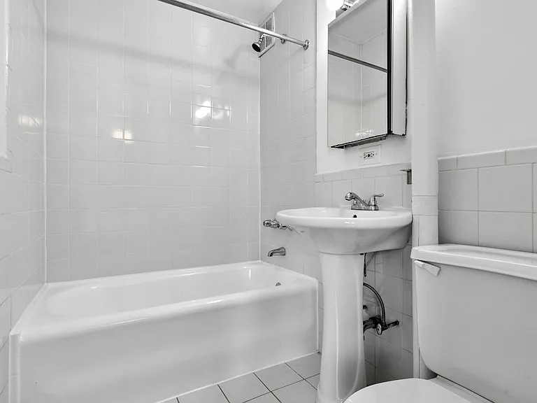 253 W 72nd St #1512 — Photo 10