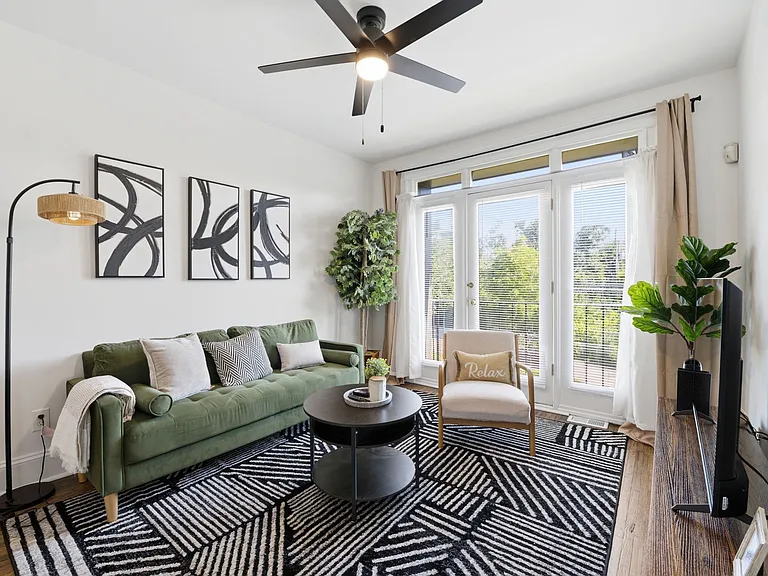 5744 Pershing Ave #2W — Photo 13