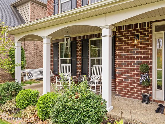 4th image of 321 Cranbury Way