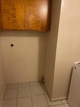 2600 Chandler Ct — Photo 7