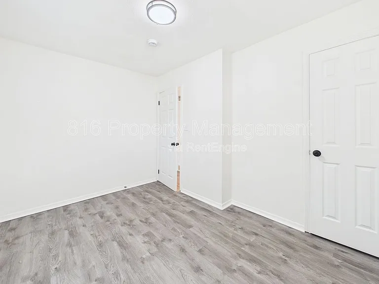 4910 Vista St — Photo 8