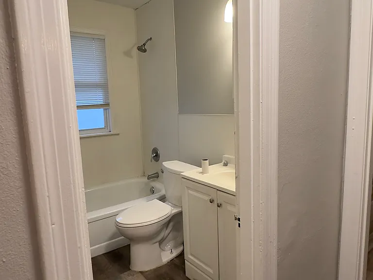835 Elias Ave — Photo 8