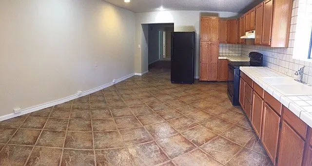 211 Larkin Street — Photo 3