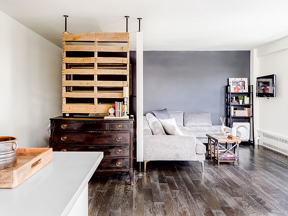 5th image of 70 La Salle St #21E