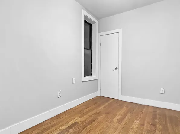 12 Pinehurst Avenue image 3 of 8