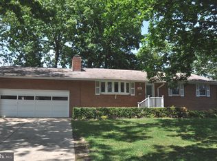 5721 Robinwood Ln, Falls Church, VA 22041