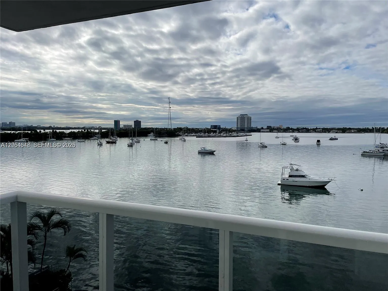 Islander Club Condo — Photo 3
